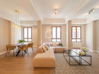 Flat in Sant Francesc. Espectacular y amplio piso de diseño totalmente reformado con ab