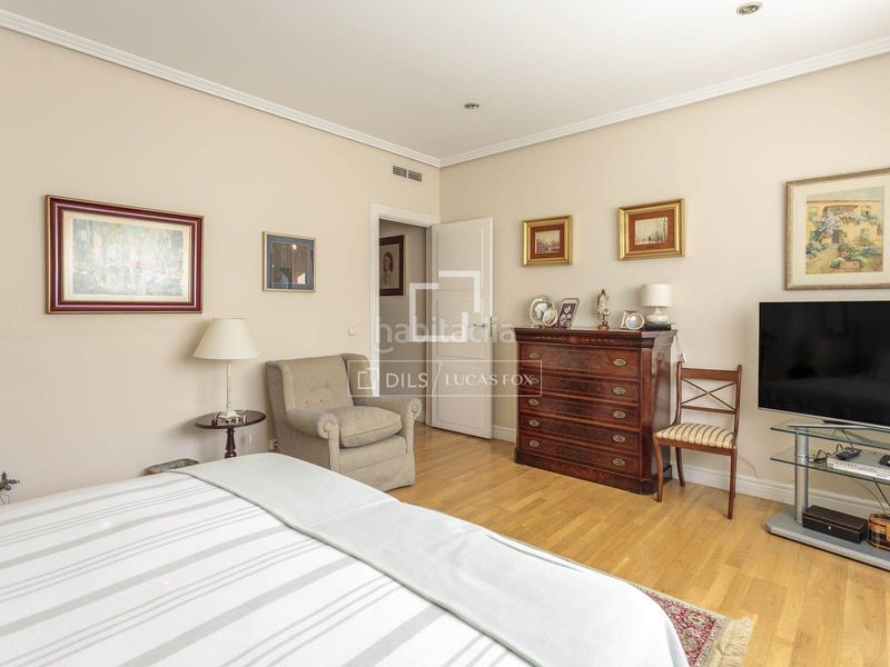 Foto a86d9ea7-60a6-43e3-ad7e-06403ab3b8c1. Xalet amb calefacció aparcament a Conde Orgaz - Piovera Madrid