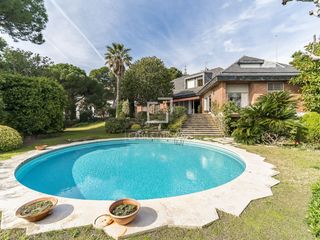 Chalet in Pedralbes. Casa villa de diez dormitorios en venta en pedralbes, barcelona