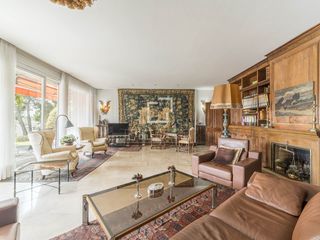 Xalet a Pedralbes. Casa villa de diez dormitorios en venta en pedralbes, barcelona