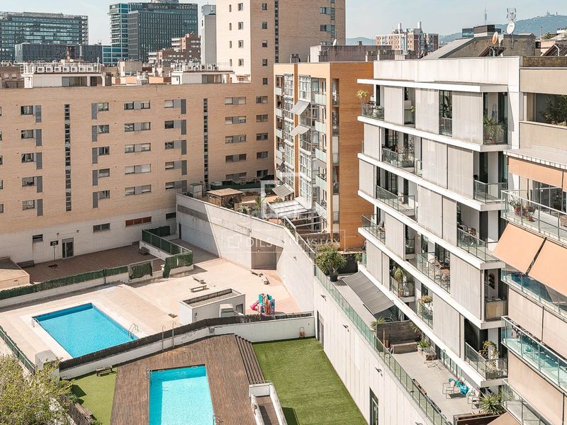 Foto 52c4a123-03ea-4985-9a3c-095935f7c374. Pis amb calefacció aparcament piscina a Poblenou Barcelona