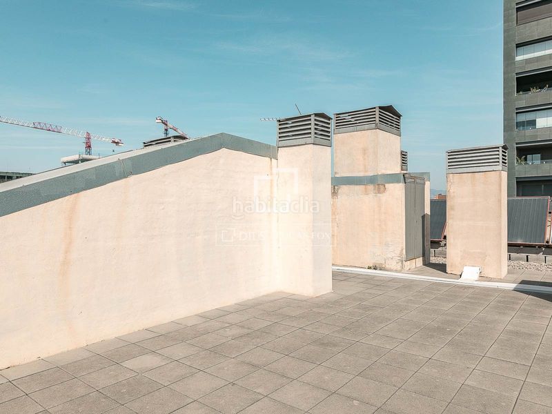 Foto bce1314d-4f31-41b6-8d0f-a507c60773b7. Pis amb calefacció aparcament piscina a Poblenou Barcelona