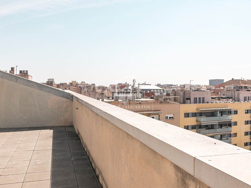 Foto c29b33f4-d743-43ce-bfd5-04437d991b54. Pis amb calefacció aparcament piscina a Poblenou Barcelona
