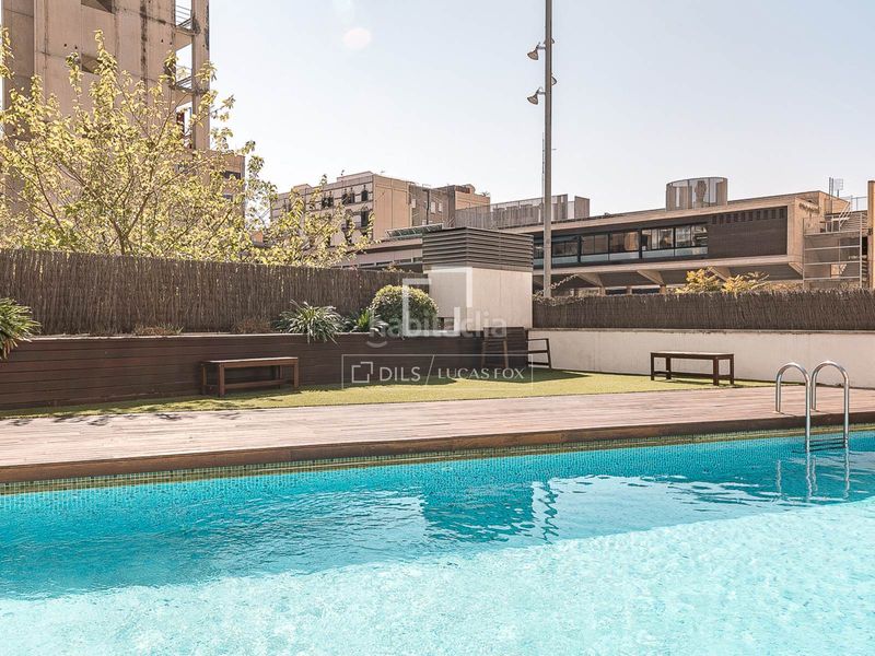 Foto e4ad87b7-5f94-4ba4-91f4-f578752fa139. Pis amb calefacció aparcament piscina a Poblenou Barcelona