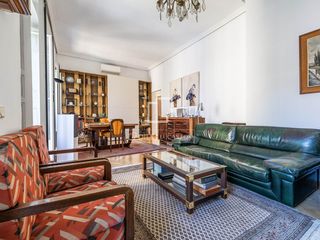 Etagenwohnung in Universidad-Malasaña. Piso exterior a reformar con gran potencial de renovación en ven