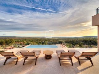 Masia a Puntiró. Espectacular villa de nueva construcción con vistas panorámicas