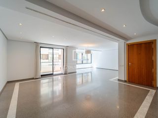 Rent Flat in El Pla del Remei. Distinguido piso reformado con un gran salón, excelente distribu