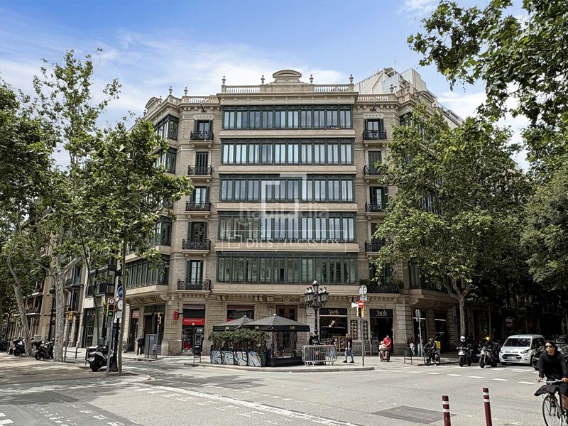 Foto f619db4a-8955-4c17-bdb2-8764bfd3aa1e. Pis amb calefacció a Sant Antoni Barcelona