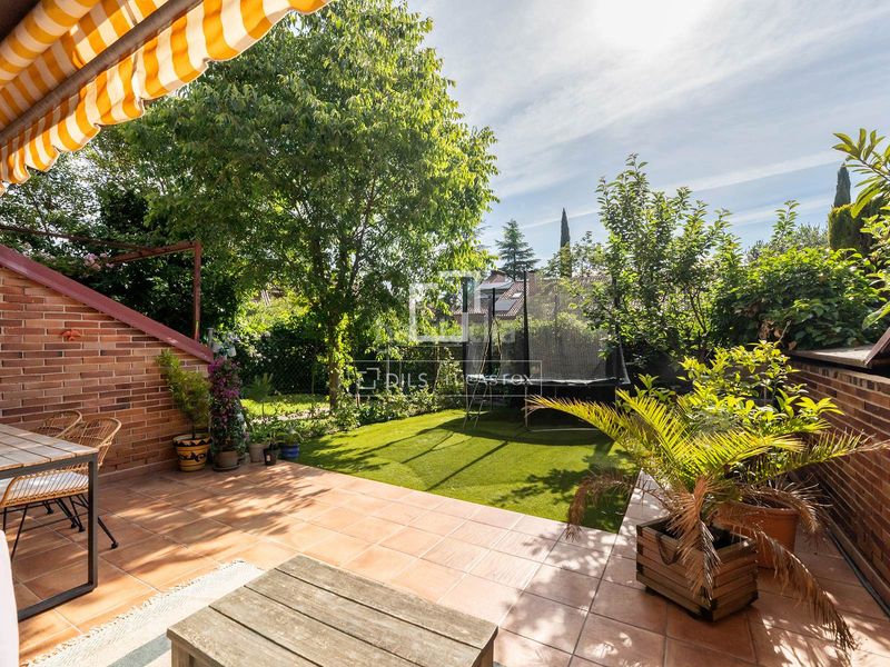 Foto 12324bff-2e1b-4f99-9c6c-97c3e8272112. Chalet casa adosada de 6 dormitorios con jardín en venta , madrid en Majadahonda
