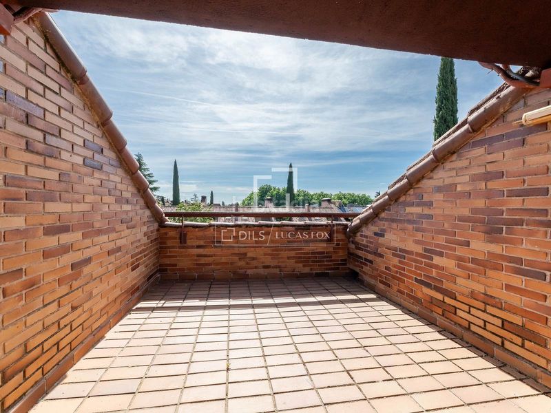 Foto 3570edf2-3991-47ea-a89a-c9636b96c805. Chalet casa adosada de 6 dormitorios con jardín en venta , madrid en Majadahonda