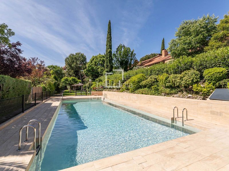 Foto 58a78e2a-2f10-4748-92ae-371ae911adcc. Chalet casa adosada de 6 dormitorios con jardín en venta , madrid en Majadahonda