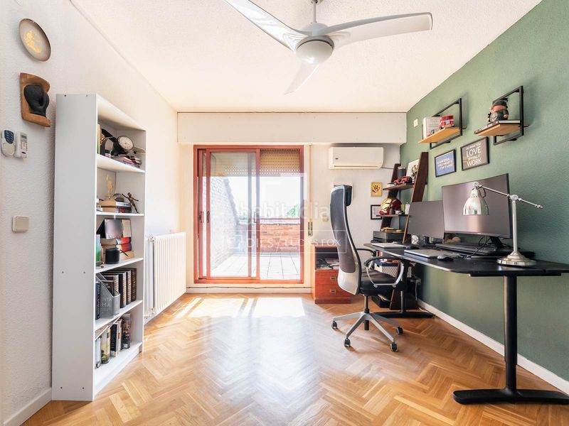 Foto 6011d6ca-58c8-4114-af0a-12a177f6bc87. Chalet casa adosada de 6 dormitorios con jardín en venta , madrid en Majadahonda