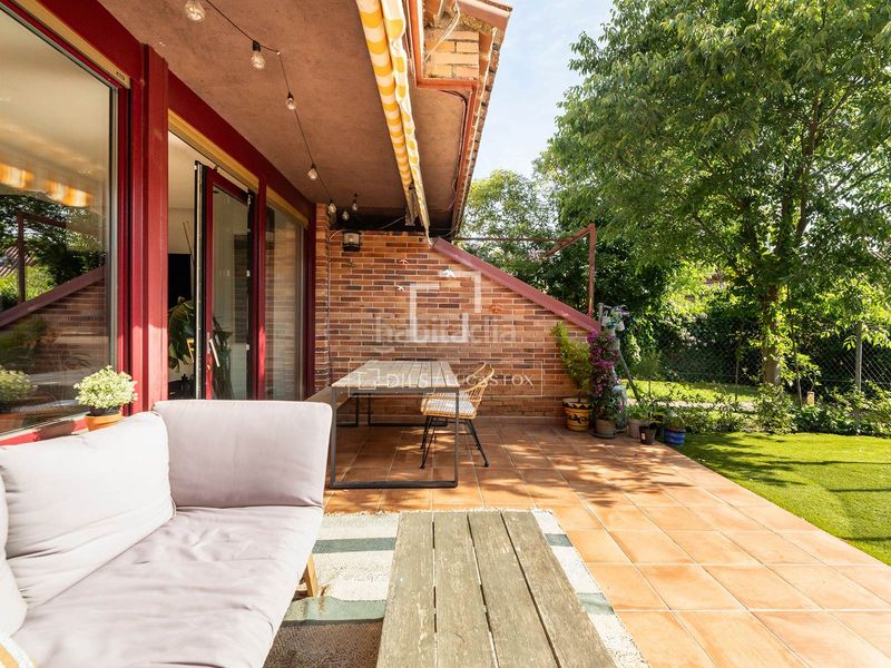 Foto b00f06fd-0469-4ede-8afe-680747f54960. Chalet casa adosada de 6 dormitorios con jardín en venta , madrid en Majadahonda