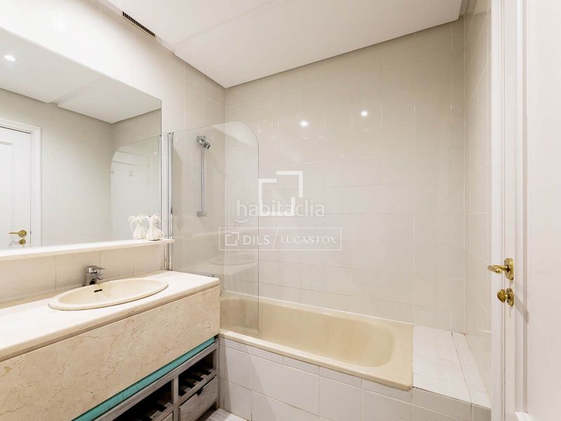 Foto f49ea229-7200-4ead-a85e-16c9740f1458. Chalet casa adosada de 6 dormitorios con jardín en venta , madrid en Majadahonda