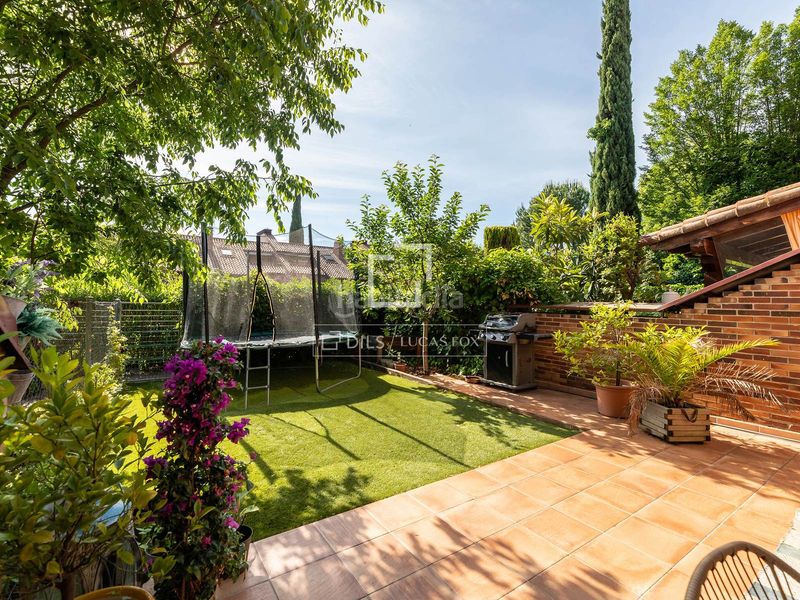 Foto fe81b528-6544-4139-8afd-9183a8165b14. Chalet casa adosada de 6 dormitorios con jardín en venta , madrid en Majadahonda