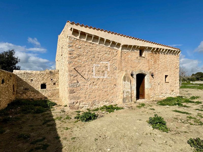 Foto 8ada0dbf-1423-4c42-95ba-a72f0aebfef5. Masia a Llubí