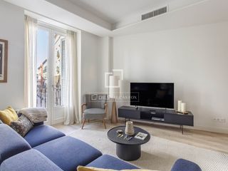 Rent Flat in Embajadores-Lavapiés. Piso excelentes de 2 dormitorios en alquiler en embajadores, mad