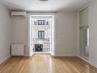 Miete Etagenwohnung in Cortes-Huertas. Piso de 2 dormitorios exterior con vistas al museo thyssen en al