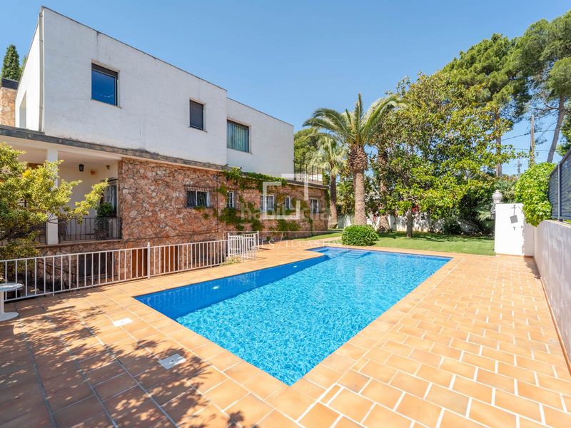 Foto 60de6ba1-2c79-46ed-8733-9495f9fc7cba. Xalet amb aparcament piscina a Riba - roja de Túria