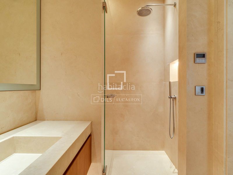Foto 8ea18040-18c3-448b-9733-5c7e58eeec79. Pis amb calefacció aparcament piscina a Vila de Gràcia Barcelona