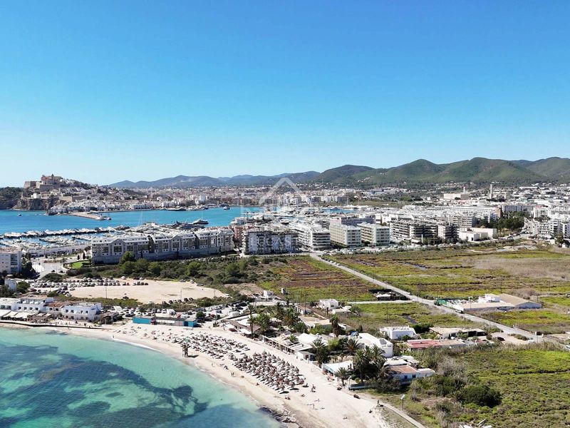 Foto a32646ff-8114-4fea-8910-2919ba0c8e0d. Pis amb aparcament piscina a Marina Botafoc-Talamanca Ibiza