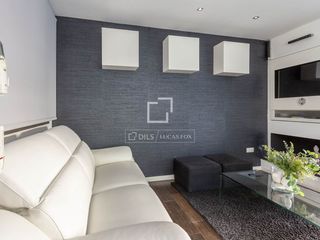 Rent Penthouse in Exposició. Ático tríplex con terraza, con una reforma actual de primeras ca