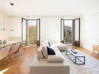 Rent Flat in Dreta de l´Eixample. Piso en excelentes condiciones de 3 dormitorios, piscina y gimna
