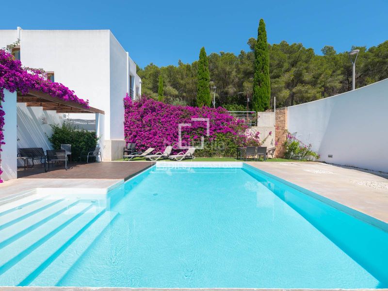 Foto 3b3ee259-ed55-4848-a589-a97c86e99dda. Xalet amb calefacció aparcament piscina a Santa Eulària des riu Santa Eulària