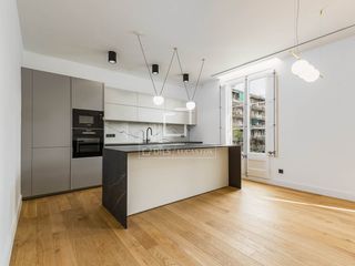 Piso en Dreta de l´Eixample. Piso en venta en excelentes condiciones con cuatro dormitorios e