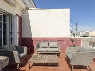 Rent Penthouse in Almagro. Ático en excelentes condiciones de 4 dormitorios con 25m terraza