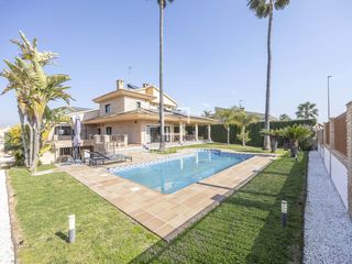 Lloguer Xalet a San Antonio de Benagéber. Casa  villa en excelentes condiciones de 6 dormitorios en alquil