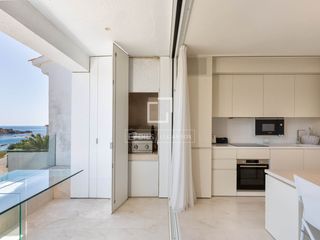 Xalet en Cadaqu�s. Elegante casa reformada con vistas al mar y terraza a pocos paso