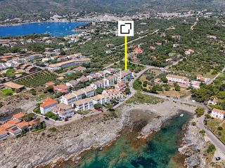 Xalet a Cadaqués. Elegante casa reformada con vistas al mar y terraza a pocos paso