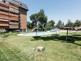 Lloguer Pis a La Paz. Piso en muy buenas condiciones de 4 dormitorios con 21m terraza