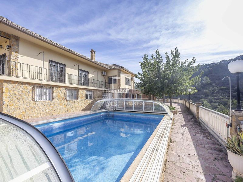 Foto 00c76234-c3cc-49e6-a026-1fad20f20121. Xalet amb calefacció aparcament piscina a Segart