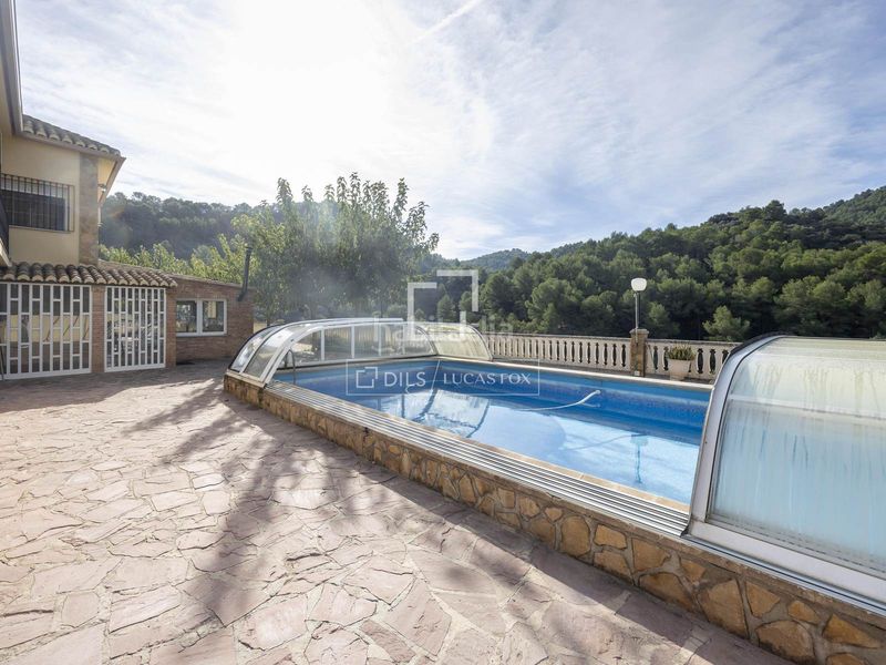 Foto 35afd1df-0e71-4697-92a7-3e922ab2cd27. Xalet amb calefacció aparcament piscina a Segart