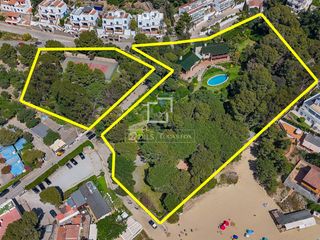 Chalet à Puig Rom-Canyelles-Almadrava. Finca única en primera línea de mar con acceso directo a la play