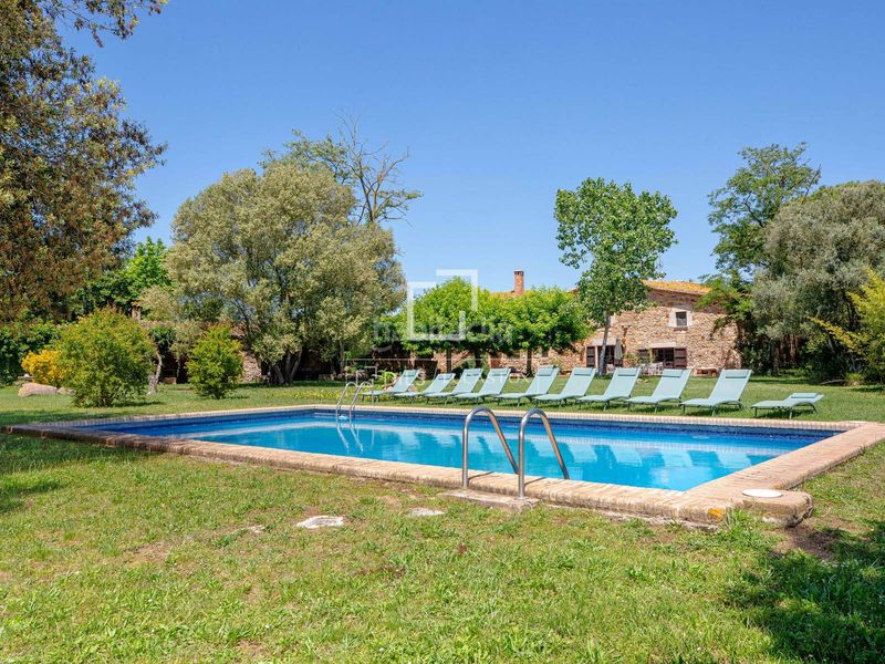Foto 54a47fad-a8e9-405f-a851-9d49eb085cb6. Masia amb calefacció piscina a Llagostera
