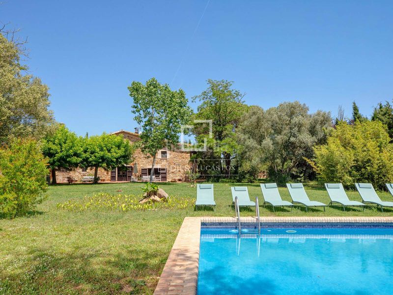 Foto e299eef3-683d-4b83-8a7c-3025af9e2529. Masia amb calefacció piscina a Llagostera
