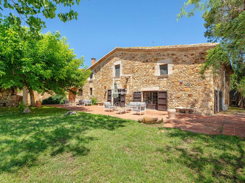 Foto fb84f32c-bc12-4320-b615-86c263f204ed. Masia amb calefacció piscina a Llagostera