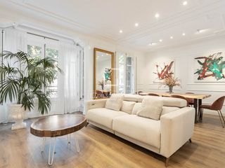 Etagenwohnung in La Nova Esquerra de l´Eixample. Piso en excelentes condiciones de 2 dormitorios, totalmente amue