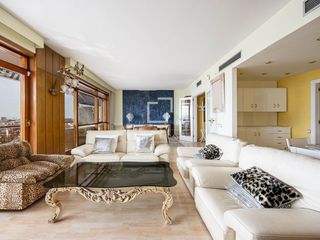 Lloguer Pis a Tres Torres. Piso amueblado de 4 habitaciones con terraza panorámica y vistas