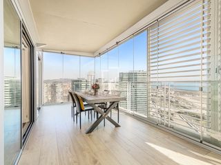 Etagenwohnung en Diagonal Mar i el Front Mar�tim del Poblenou. Piso luminoso con gran terraza y vistas al mar en edificio emble