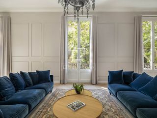 Flat in Dreta de l´Eixample. Exclusivo piso de diseño contemporáneo con tres suites y techos