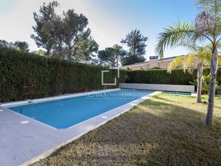 Location Chalet à Montealegre. Villa de 3 dormitorios con piscina en excelentes condiciones en