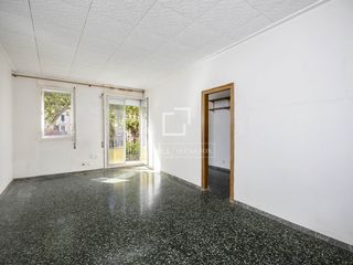 Pis a Vila de Gràcia. Piso soleado para reformar con vistas a la plaça de la vila de g