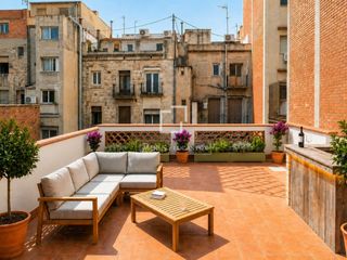 Pis a Vila de Gràcia. Piso soleado para reformar con vistas a la plaça de la vila de g