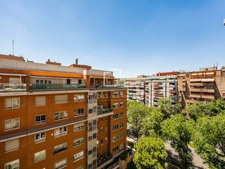 Flat in Estrella. Piso de 4 dormitorios en venta en retiro, madrid