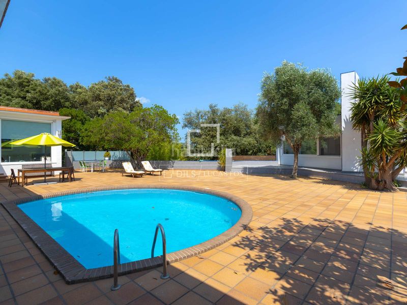 Foto fd960182-bb3b-4949-b7da-80067b55c6fe. Xalet amb aparcament piscina a Nucli Urbà Argentona