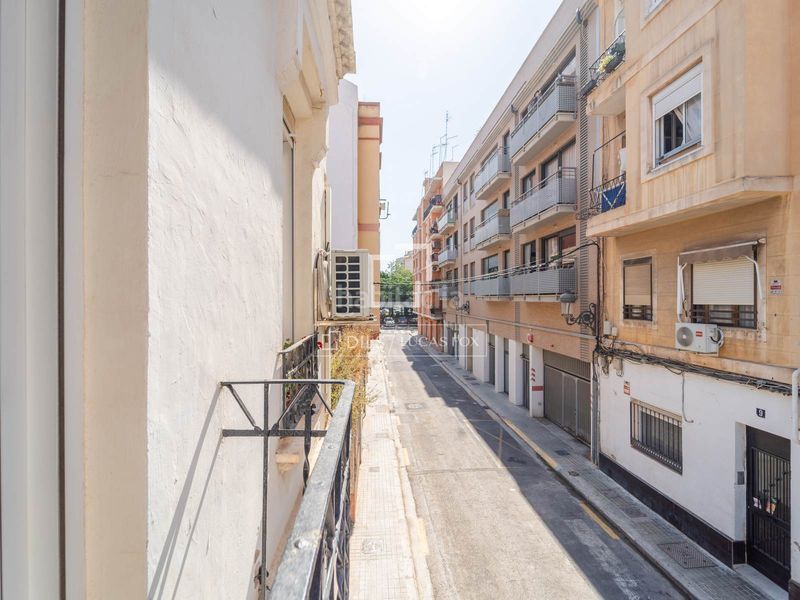Foto b0b15999-f2c4-486a-8235-e63f66f3ca11. Xalet amb calefacció a En Corts - Doctor Waksman Valencia